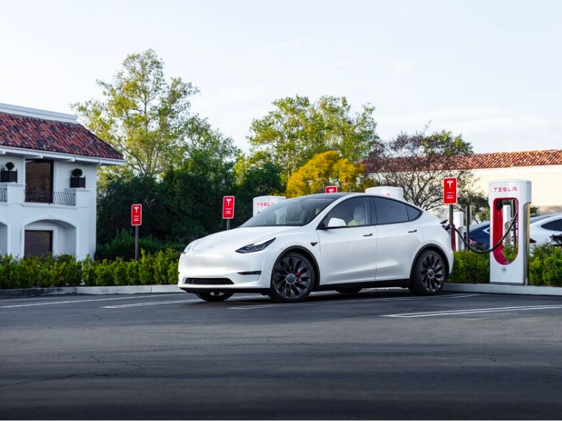 How much does it cost to charge Tesla?