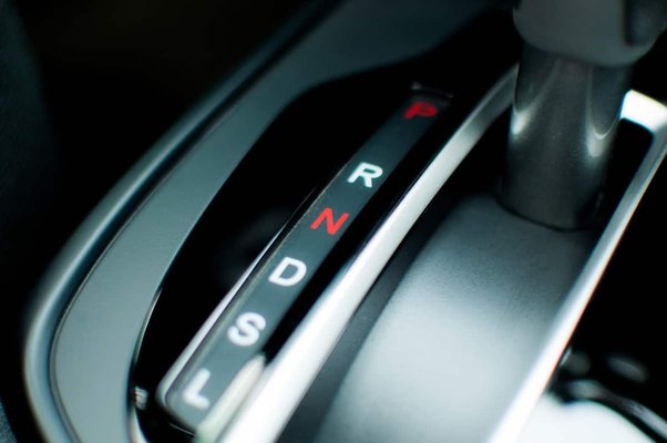What does S mean on gear shift
