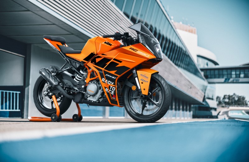 What is the price of KTM RC 200