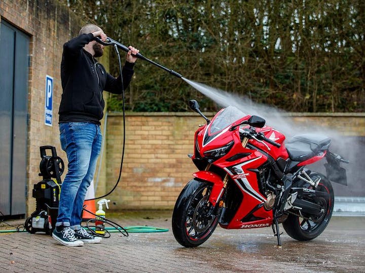 How to wash a motorcycle