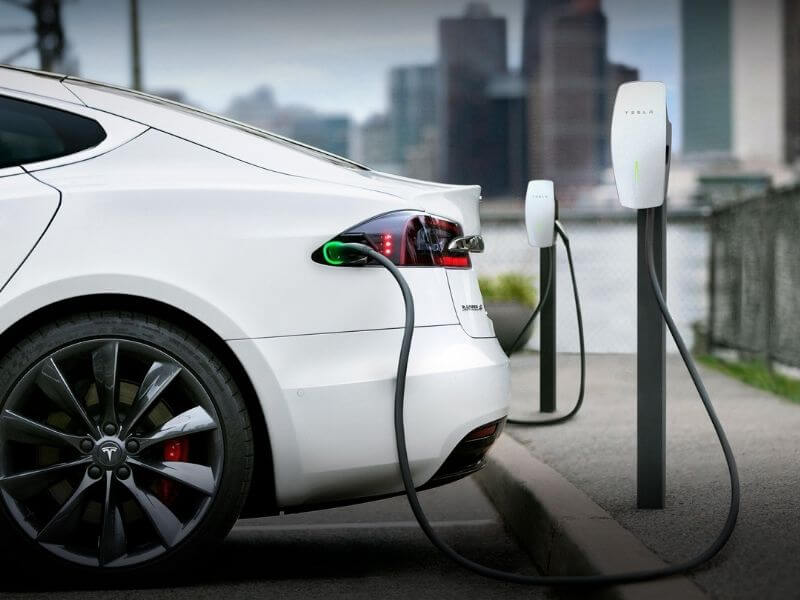  Tesla charging