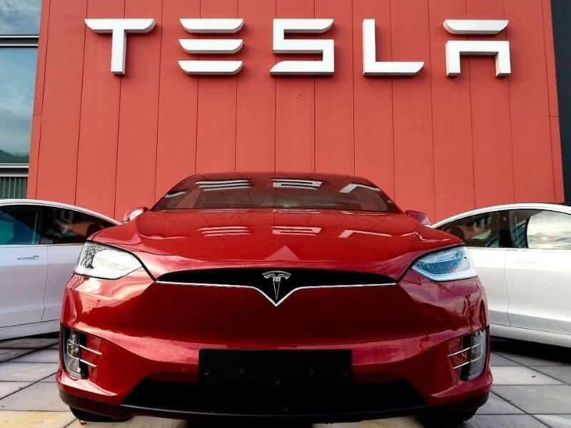employees does Tesla have