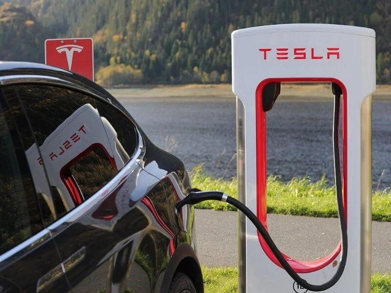  electricity does it take to charge a Tesla